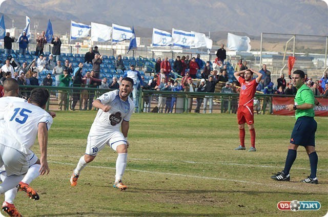 שחקני אילת חוגגים שוויון (פרנסיסקו דיסטסיו)